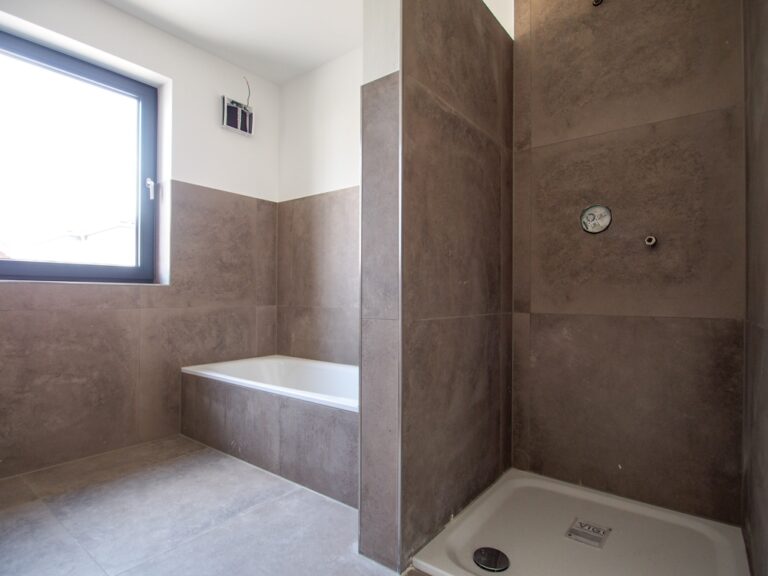 10977 Badezimmer (2)